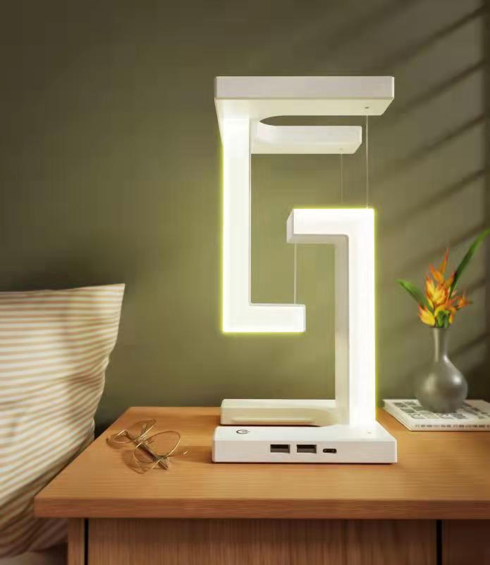 Smarta och moderna lampa med trådlös laddning för din smartphone.